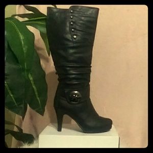 Heeled boots